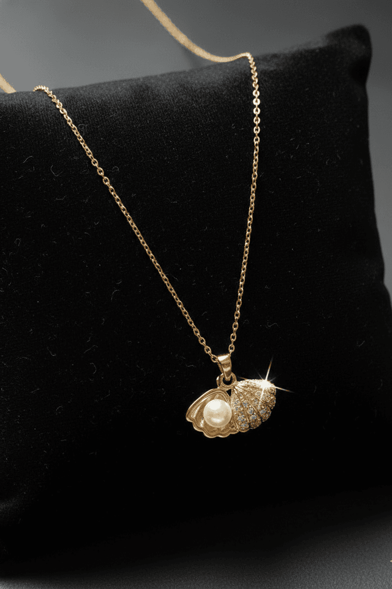Pearl Shell Pendant Necklace